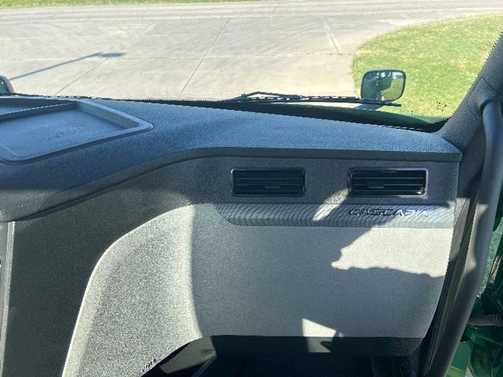 Day Cab Tractor-Heavy Duty Tractors-Freightliner-2020-T12664ST-Wichita-KS-281,273\n\t\tmiles-$ 60,500 - Image 13