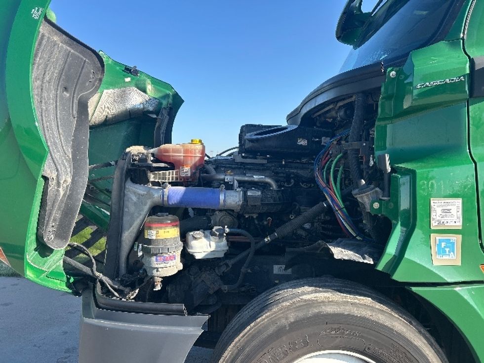 Day Cab Tractor-Heavy Duty Tractors-Freightliner-2020-T12664ST-Wichita-KS-281,273\n\t\tmiles-$ 60,500 - Image 16