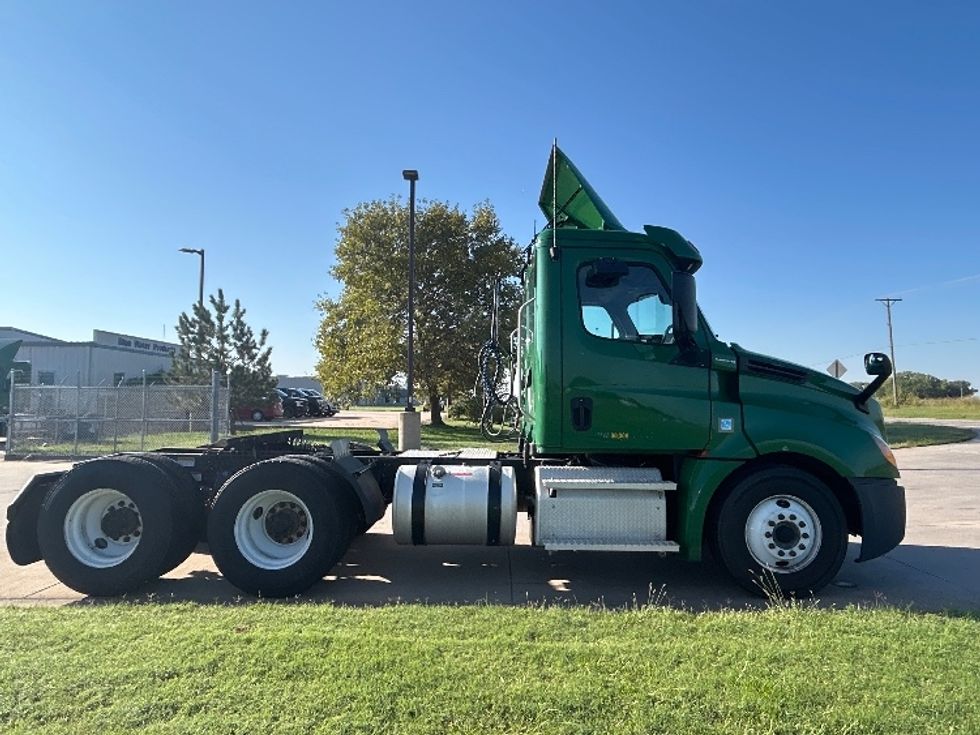 Day Cab Tractor-Heavy Duty Tractors-Freightliner-2020-T12664ST-Wichita-KS-281,273\n\t\tmiles-$ 60,500 - Image 8