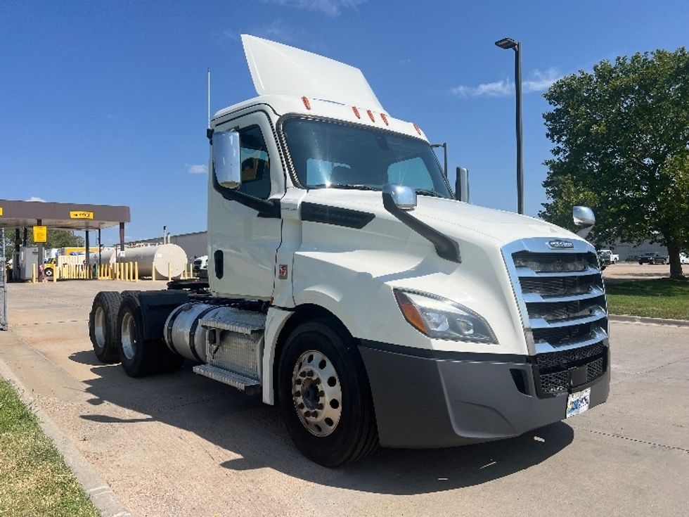Day Cab Tractor-Heavy Duty Tractors-Freightliner-2020-T12664ST-Wichita-KS-402,646\n\t\tmiles-$ 71,250 - Image 1