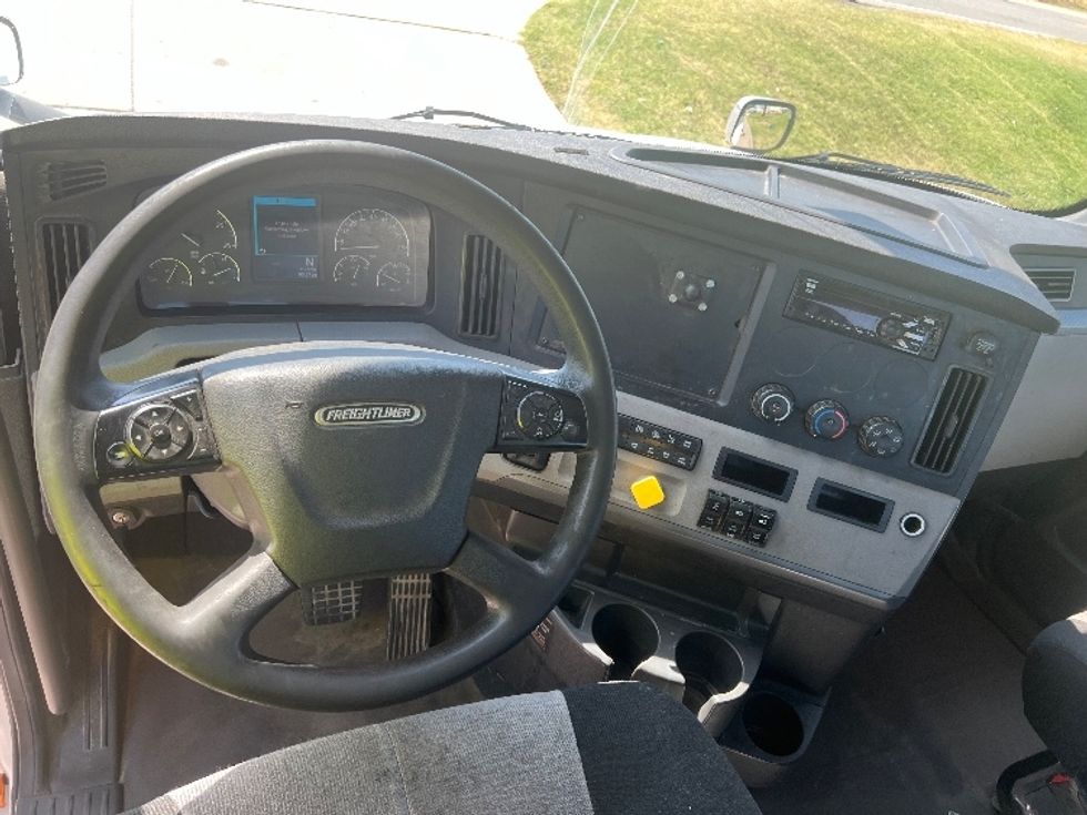 Day Cab Tractor-Heavy Duty Tractors-Freightliner-2020-T12664ST-Wichita-KS-402,646\n\t\tmiles-$ 71,250 - Image 11