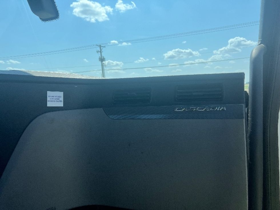 Day Cab Tractor-Heavy Duty Tractors-Freightliner-2020-T12664ST-Wichita-KS-402,646\n\t\tmiles-$ 71,250 - Image 13