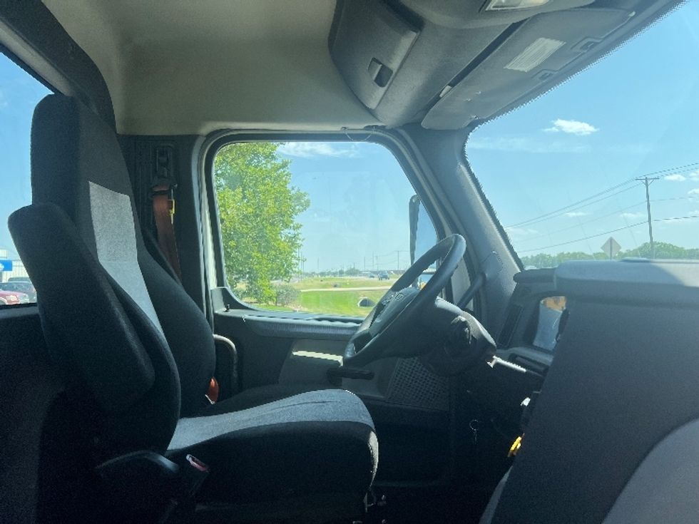 Day Cab Tractor-Heavy Duty Tractors-Freightliner-2020-T12664ST-Wichita-KS-402,646\n\t\tmiles-$ 71,250 - Image 14