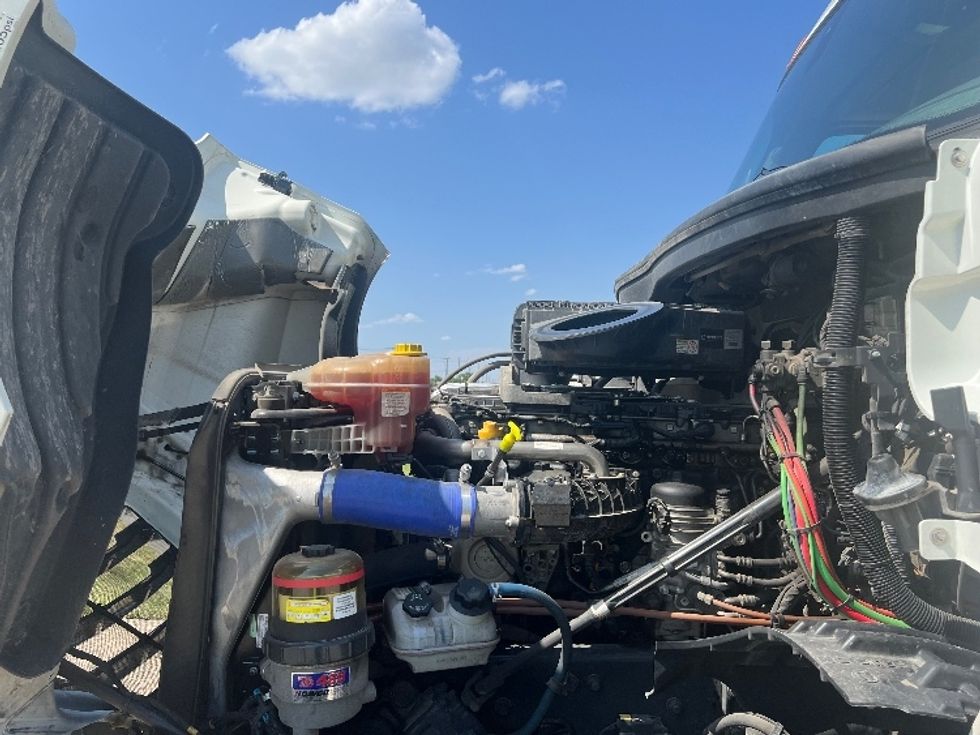 Day Cab Tractor-Heavy Duty Tractors-Freightliner-2020-T12664ST-Wichita-KS-402,646\n\t\tmiles-$ 71,250 - Image 16