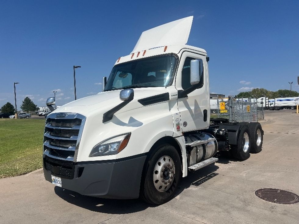 Day Cab Tractor-Heavy Duty Tractors-Freightliner-2020-T12664ST-Wichita-KS-402,646\n\t\tmiles-$ 71,250 - Image 3