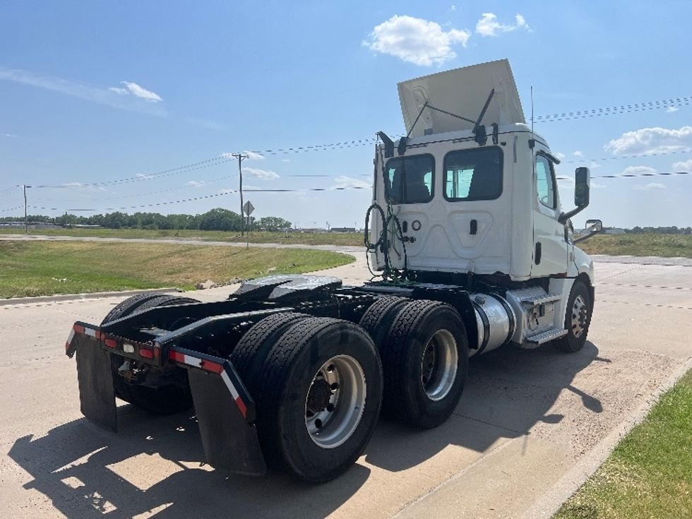 Day Cab Tractor-Heavy Duty Tractors-Freightliner-2020-T12664ST-Wichita-KS-402,646\n\t\tmiles-$ 71,250 - Image 7