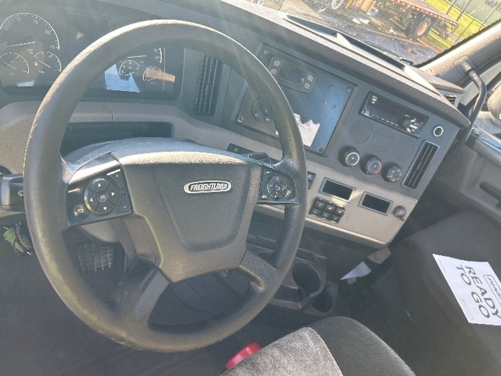 Day Cab Tractor-Heavy Duty Tractors-Freightliner-2020-T12664ST-Wichita-KS-510,636\n\t\tmiles-$ 45,750 - Image 10