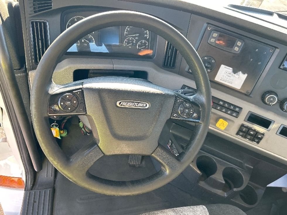 Day Cab Tractor-Heavy Duty Tractors-Freightliner-2020-T12664ST-Wichita-KS-510,636\n\t\tmiles-$ 45,750 - Image 11