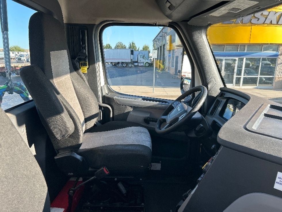 Day Cab Tractor-Heavy Duty Tractors-Freightliner-2020-T12664ST-Wichita-KS-510,636\n\t\tmiles-$ 45,750 - Image 14