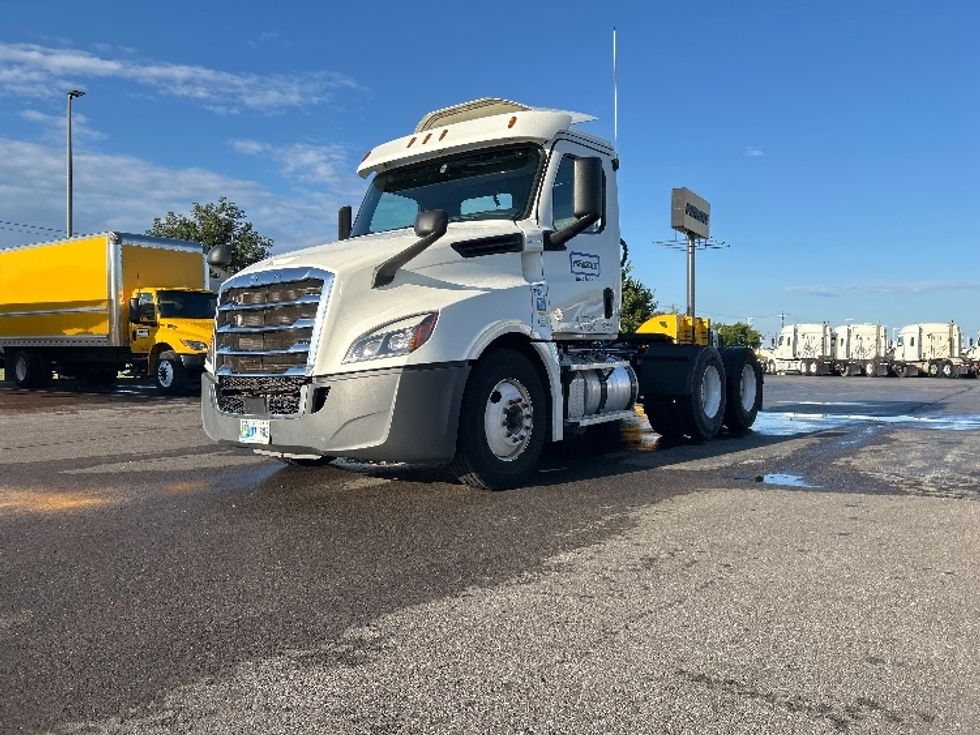 Day Cab Tractor-Heavy Duty Tractors-Freightliner-2020-T12664ST-Wichita-KS-510,636\n\t\tmiles-$ 45,750 - Image 3
