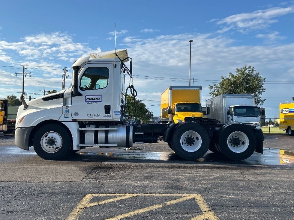 Day Cab Tractor-Heavy Duty Tractors-Freightliner-2020-T12664ST-Wichita-KS-510,636\n\t\tmiles-$ 45,750 - Image 4