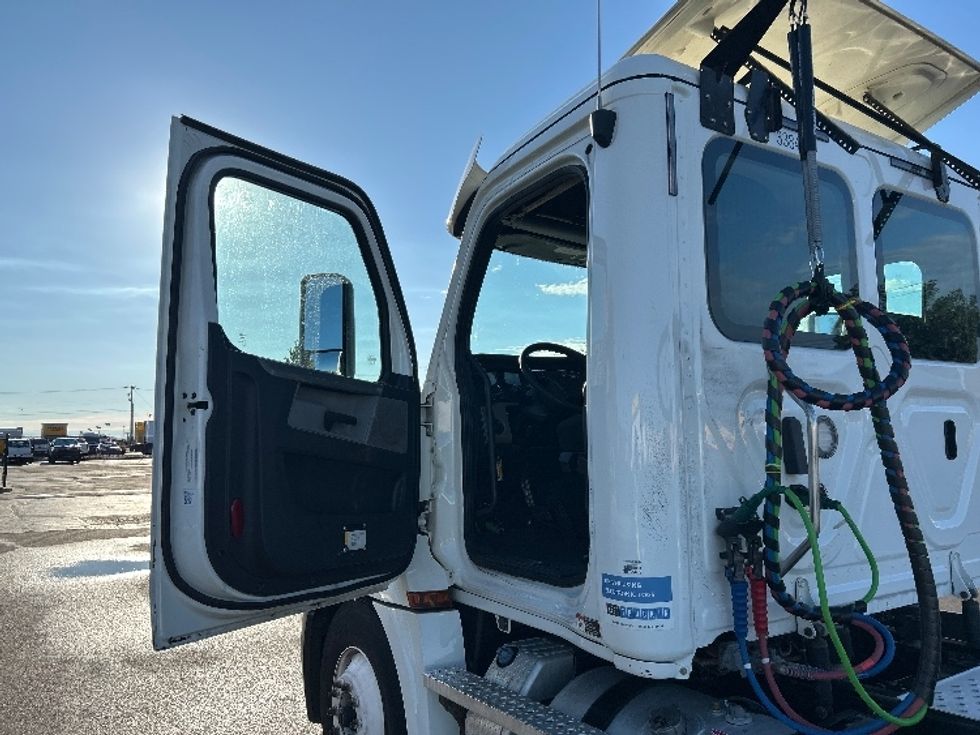 Day Cab Tractor-Heavy Duty Tractors-Freightliner-2020-T12664ST-Wichita-KS-510,636\n\t\tmiles-$ 45,750 - Image 9