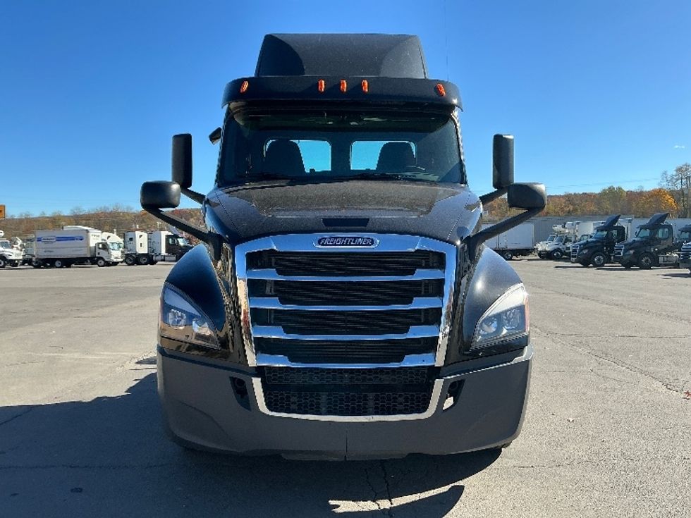 Day Cab Tractor-Heavy Duty Tractors-Freightliner-2020-T12664ST-Wilkes Barre-PA-139,380\n\t\tmiles-$ 61,250 - Image 2