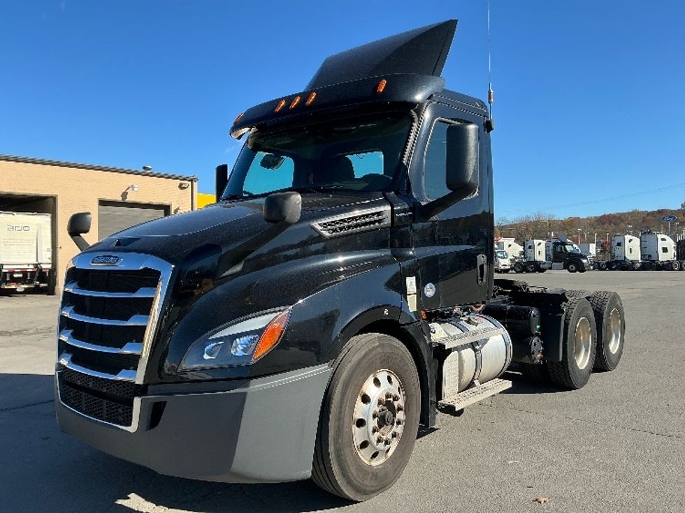 Day Cab Tractor-Heavy Duty Tractors-Freightliner-2020-T12664ST-Wilkes Barre-PA-139,380\n\t\tmiles-$ 61,250 - Image 3
