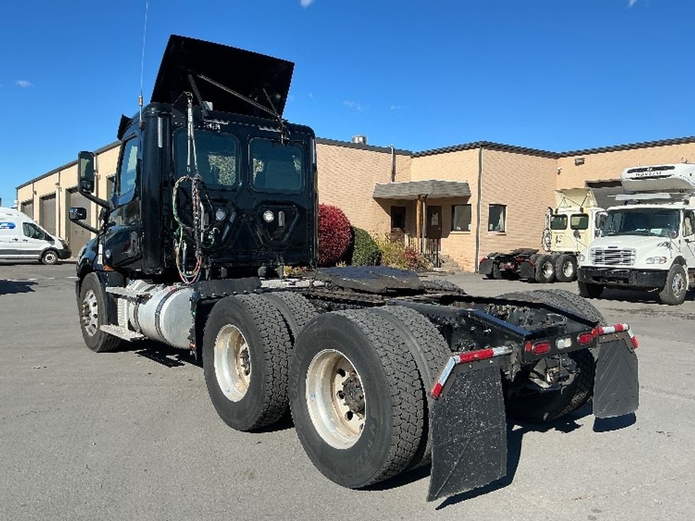 Day Cab Tractor-Heavy Duty Tractors-Freightliner-2020-T12664ST-Wilkes Barre-PA-139,380\n\t\tmiles-$ 61,250 - Image 5