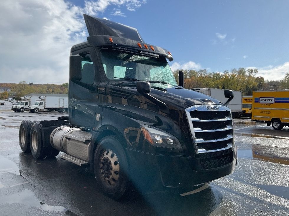 Day Cab Tractor-Heavy Duty Tractors-Freightliner-2020-T12664ST-Wilkes Barre-PA-223,501\n\t\tmiles-$ 56,750 - Image 1