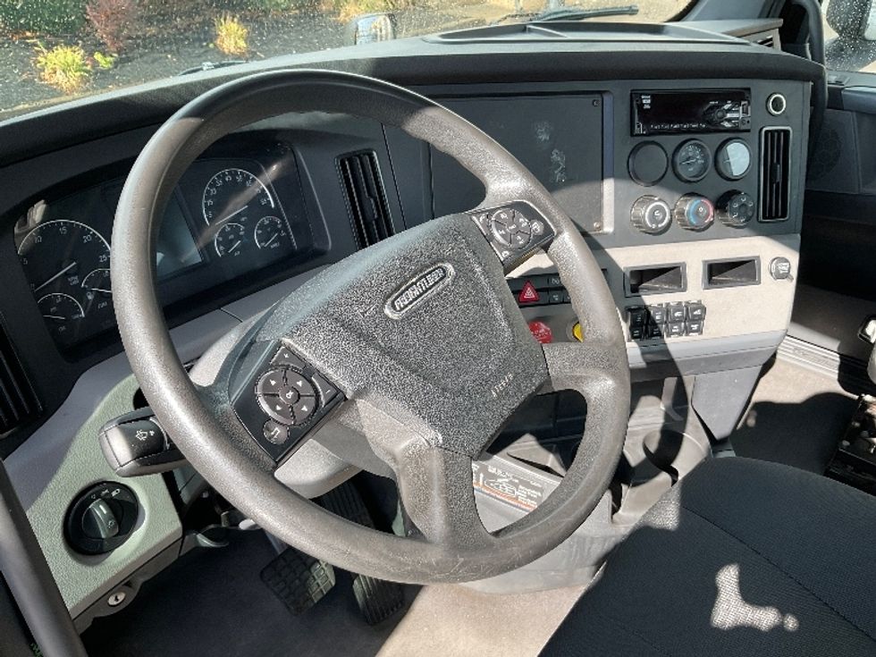 Day Cab Tractor-Heavy Duty Tractors-Freightliner-2020-T12664ST-Wilkes Barre-PA-223,501\n\t\tmiles-$ 56,750 - Image 10