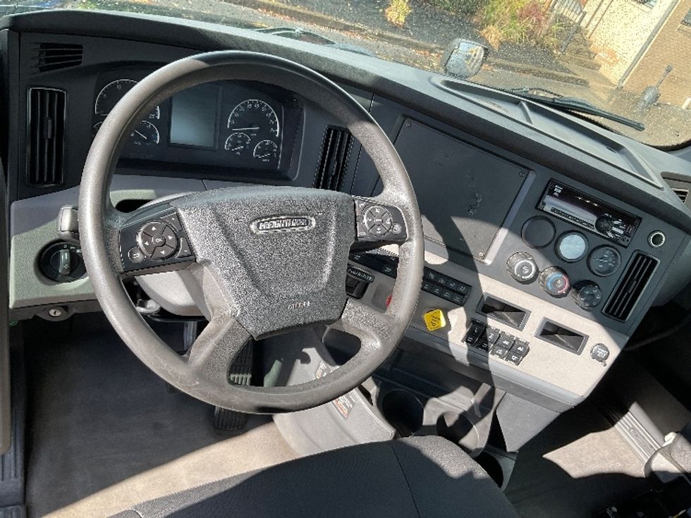 Day Cab Tractor-Heavy Duty Tractors-Freightliner-2020-T12664ST-Wilkes Barre-PA-223,501\n\t\tmiles-$ 56,750 - Image 11