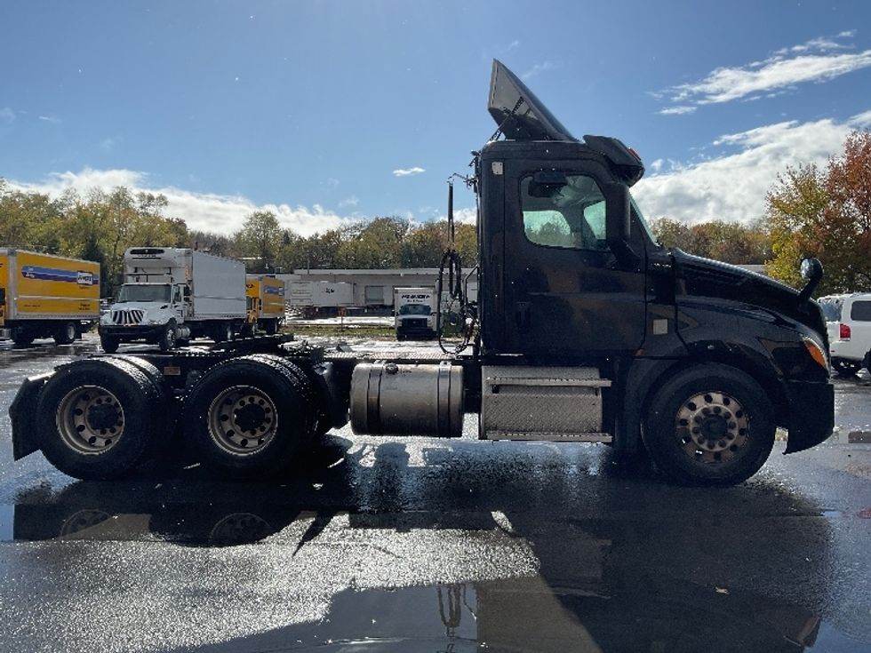 Day Cab Tractor-Heavy Duty Tractors-Freightliner-2020-T12664ST-Wilkes Barre-PA-223,501\n\t\tmiles-$ 56,750 - Image 8