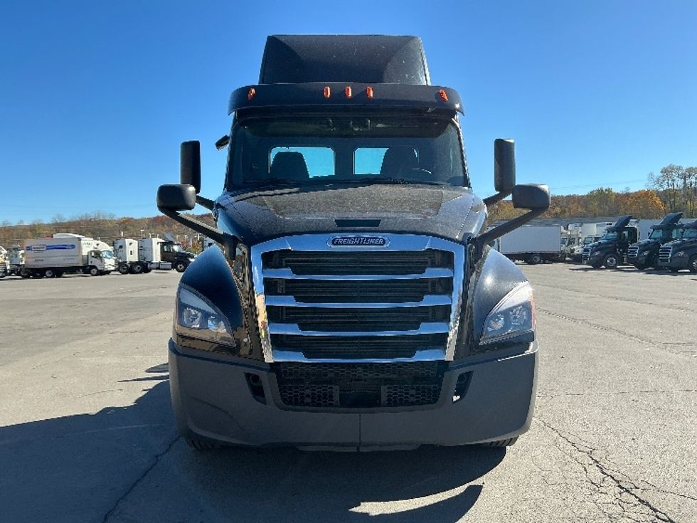 Day Cab Tractor-Heavy Duty Tractors-Freightliner-2020-T12664ST-Wilkes Barre-PA-242,283\n\t\tmiles-$ 55,250 - Image 2