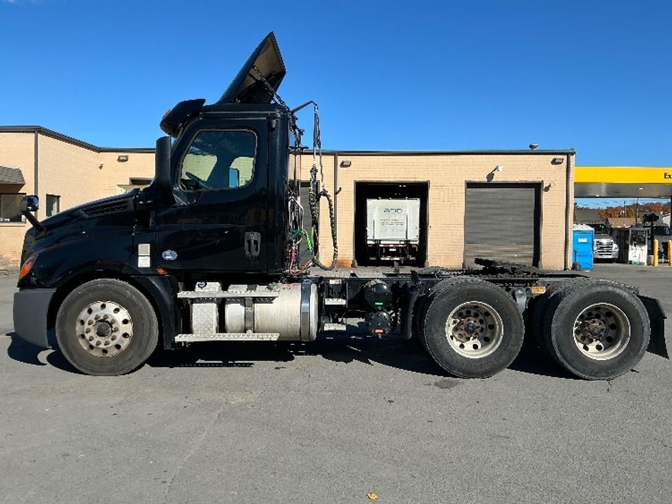 Day Cab Tractor-Heavy Duty Tractors-Freightliner-2020-T12664ST-Wilkes Barre-PA-242,283\n\t\tmiles-$ 55,250 - Image 4