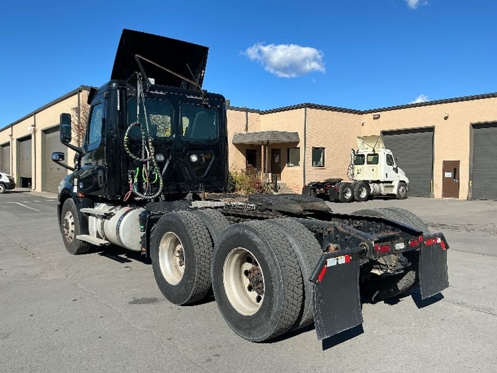 Day Cab Tractor-Heavy Duty Tractors-Freightliner-2020-T12664ST-Wilkes Barre-PA-242,283\n\t\tmiles-$ 55,250 - Image 5