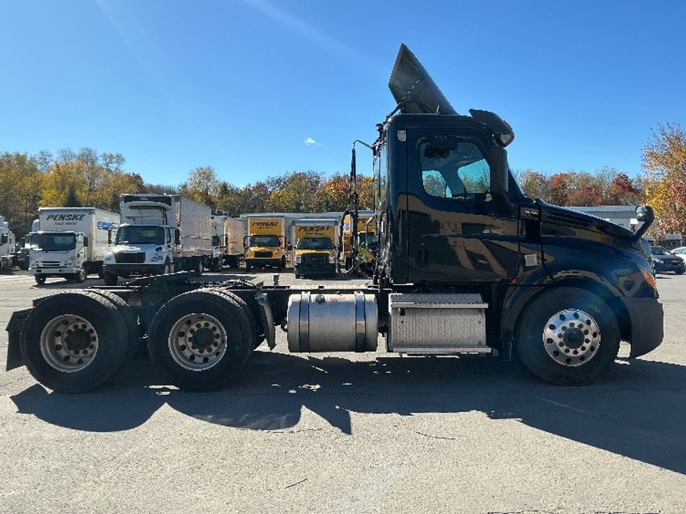 Day Cab Tractor-Heavy Duty Tractors-Freightliner-2020-T12664ST-Wilkes Barre-PA-242,283\n\t\tmiles-$ 55,250 - Image 8