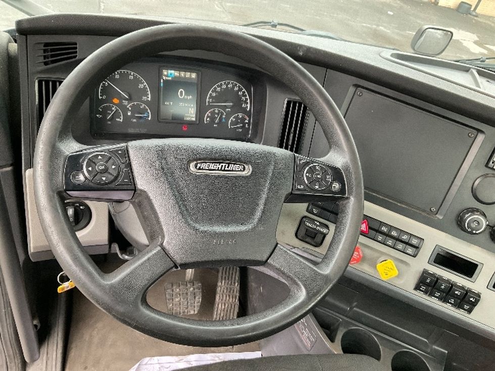 Day Cab Tractor-Heavy Duty Tractors-Freightliner-2020-T12664ST-Wilkes Barre-PA-353,502\n\t\tmiles-$ 49,750 - Image 11
