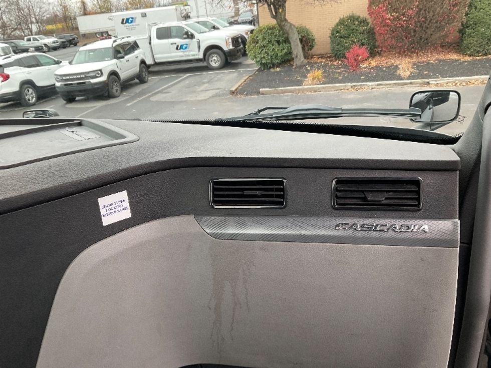 Day Cab Tractor-Heavy Duty Tractors-Freightliner-2020-T12664ST-Wilkes Barre-PA-353,502\n\t\tmiles-$ 49,750 - Image 13