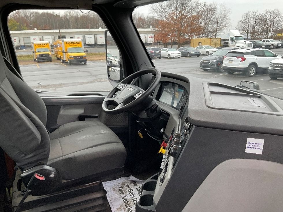 Day Cab Tractor-Heavy Duty Tractors-Freightliner-2020-T12664ST-Wilkes Barre-PA-353,502\n\t\tmiles-$ 49,750 - Image 14