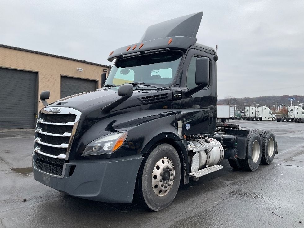 Day Cab Tractor-Heavy Duty Tractors-Freightliner-2020-T12664ST-Wilkes Barre-PA-353,502\n\t\tmiles-$ 49,750 - Image 3