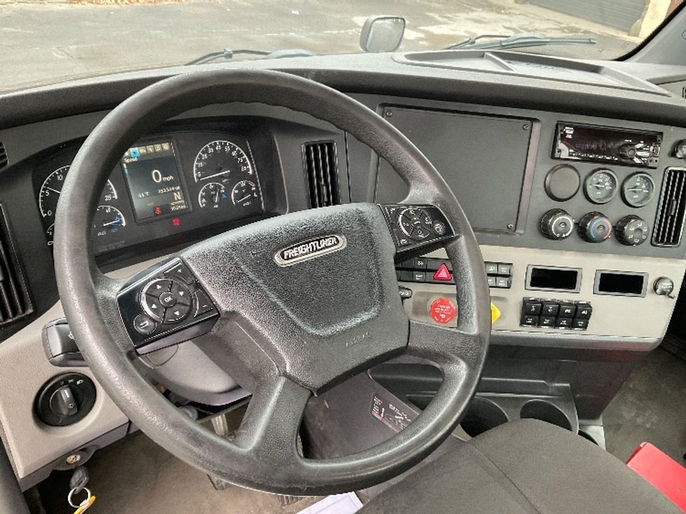 Day Cab Tractor-Heavy Duty Tractors-Freightliner-2020-T12664ST-Wilkes Barre-PA-363,271\n\t\tmiles-$ 48,500 - Image 10