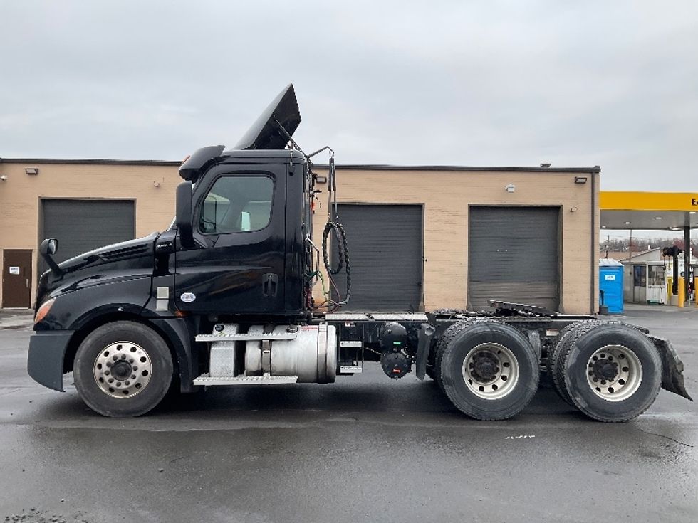 Day Cab Tractor-Heavy Duty Tractors-Freightliner-2020-T12664ST-Wilkes Barre-PA-363,271\n\t\tmiles-$ 48,500 - Image 4