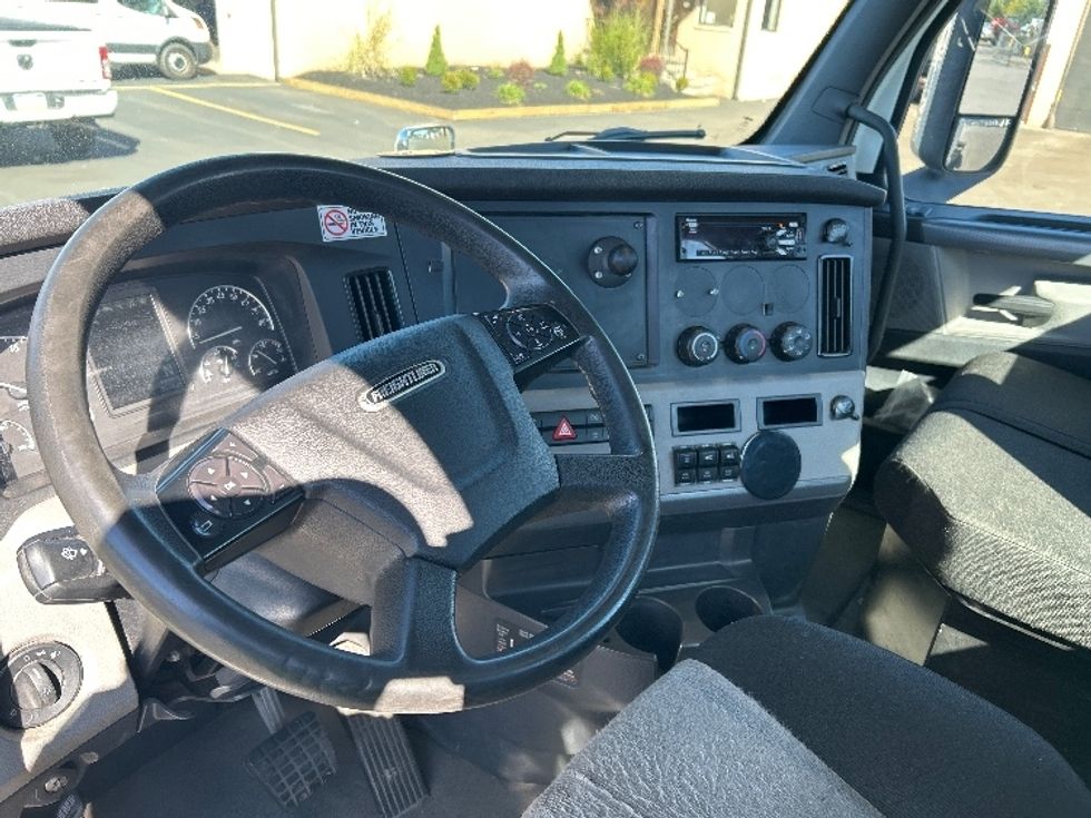 Day Cab Tractor-Heavy Duty Tractors-Freightliner-2020-T12664ST-Wilkes Barre-PA-377,724\n\t\tmiles-$ 52,000 - Image 10