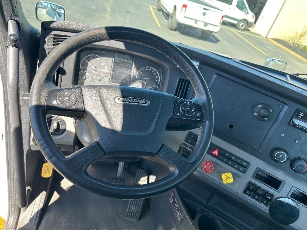 Day Cab Tractor-Heavy Duty Tractors-Freightliner-2020-T12664ST-Wilkes Barre-PA-377,724\n\t\tmiles-$ 52,000 - Image 11