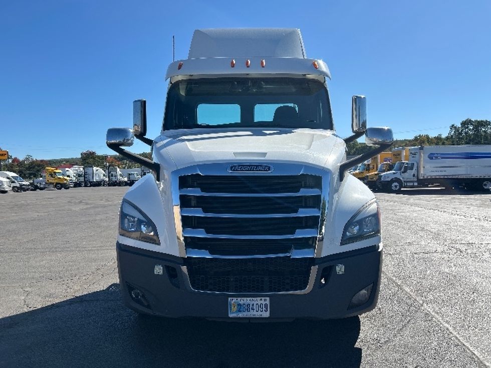 Day Cab Tractor-Heavy Duty Tractors-Freightliner-2020-T12664ST-Wilkes Barre-PA-377,724\n\t\tmiles-$ 52,000 - Image 2