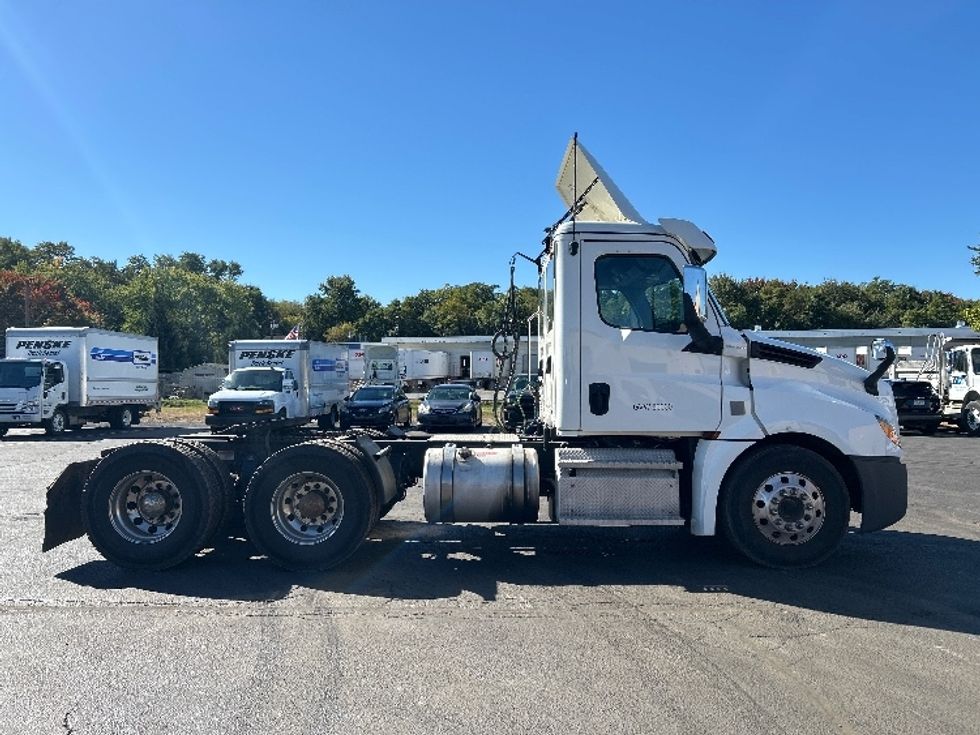Day Cab Tractor-Heavy Duty Tractors-Freightliner-2020-T12664ST-Wilkes Barre-PA-377,724\n\t\tmiles-$ 52,000 - Image 8