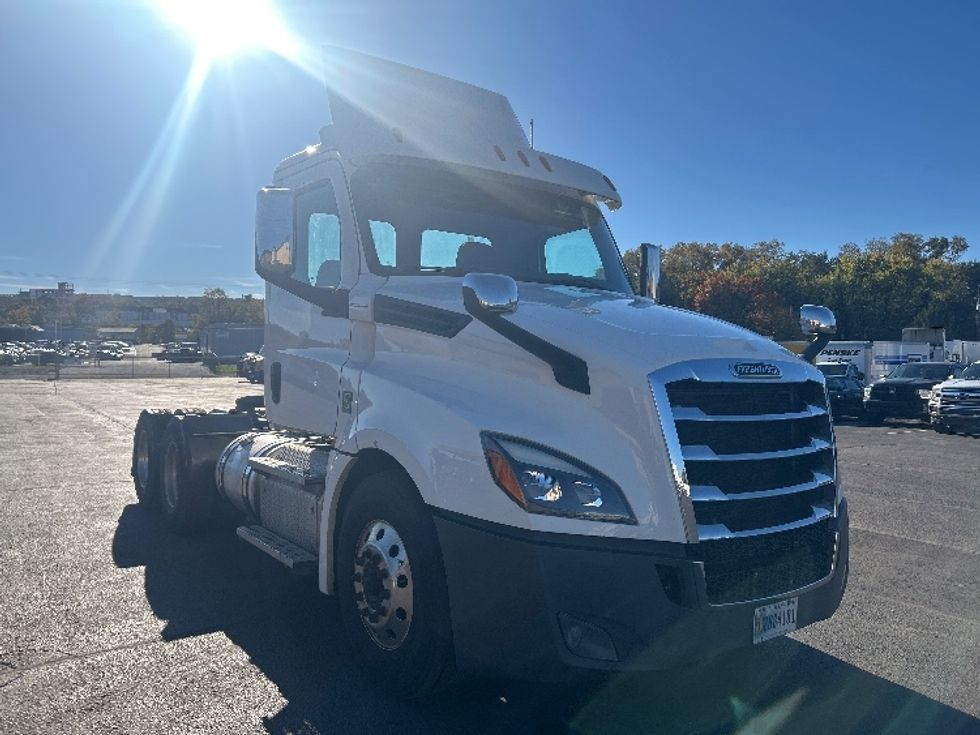 Day Cab Tractor-Heavy Duty Tractors-Freightliner-2020-T12664ST-Wilkes Barre-PA-419,605\n\t\tmiles-$ 50,000 - Image 1