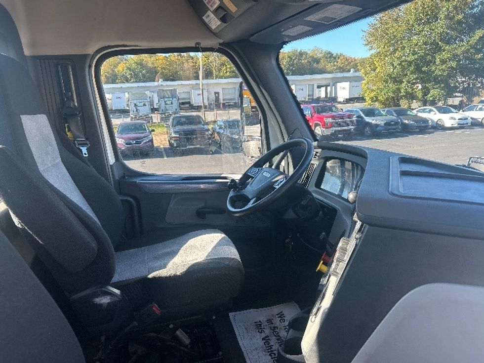 Day Cab Tractor-Heavy Duty Tractors-Freightliner-2020-T12664ST-Wilkes Barre-PA-419,605\n\t\tmiles-$ 50,000 - Image 14