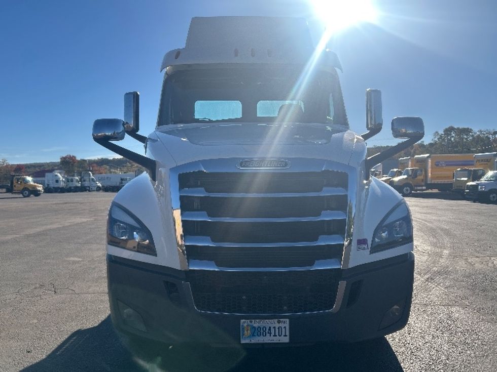 Day Cab Tractor-Heavy Duty Tractors-Freightliner-2020-T12664ST-Wilkes Barre-PA-419,605\n\t\tmiles-$ 50,000 - Image 2