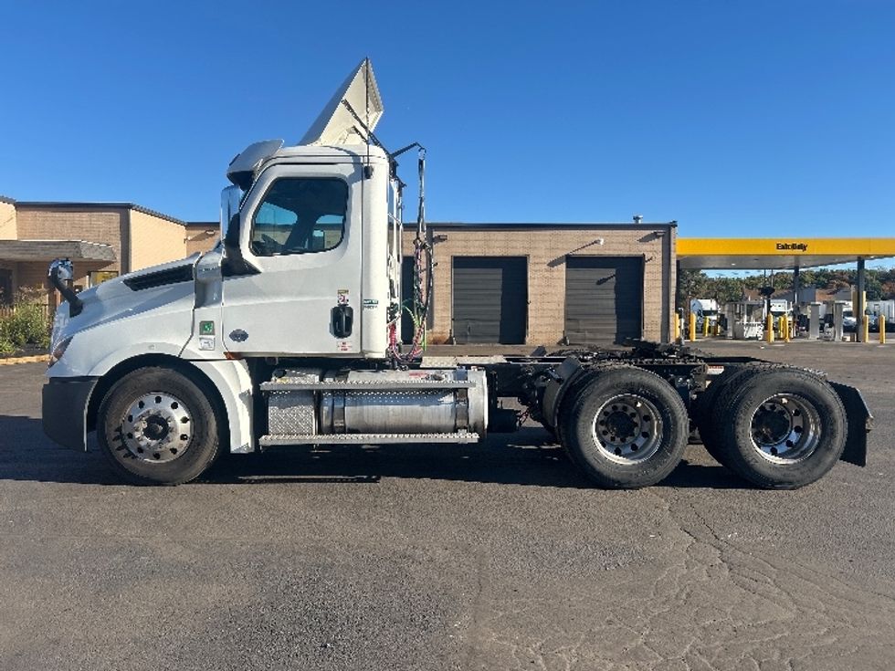 Day Cab Tractor-Heavy Duty Tractors-Freightliner-2020-T12664ST-Wilkes Barre-PA-419,605\n\t\tmiles-$ 50,000 - Image 4