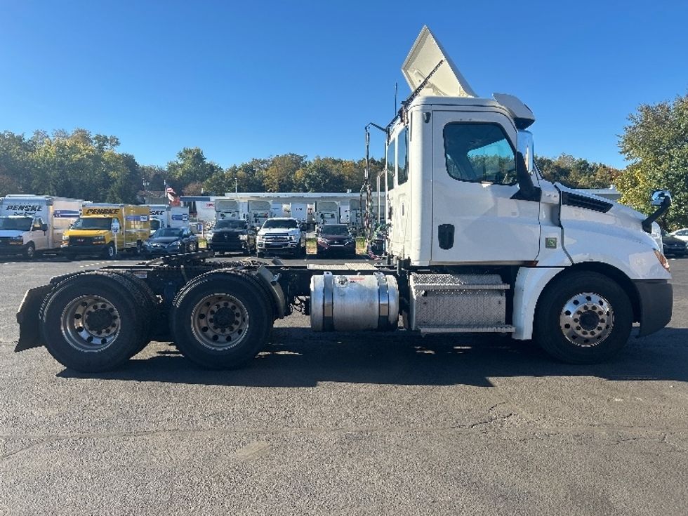 Day Cab Tractor-Heavy Duty Tractors-Freightliner-2020-T12664ST-Wilkes Barre-PA-419,605\n\t\tmiles-$ 50,000 - Image 8