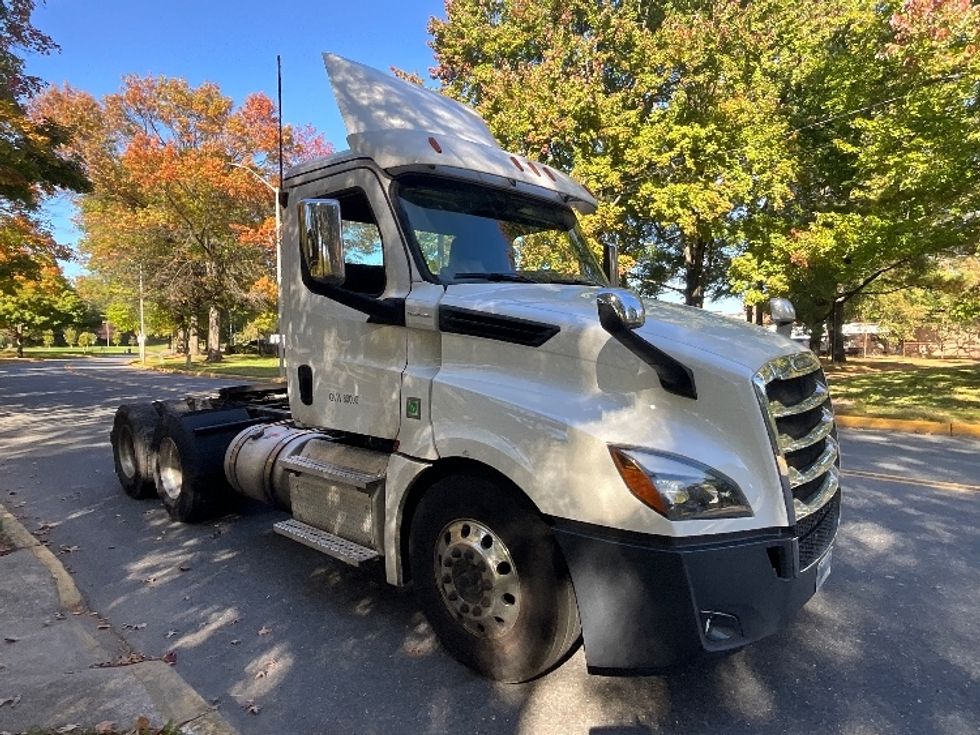 Day Cab Tractor-Heavy Duty Tractors-Freightliner-2020-T12664ST-Wilkes Barre-PA-422,584\n\t\tmiles-$ 49,750 - Image 1