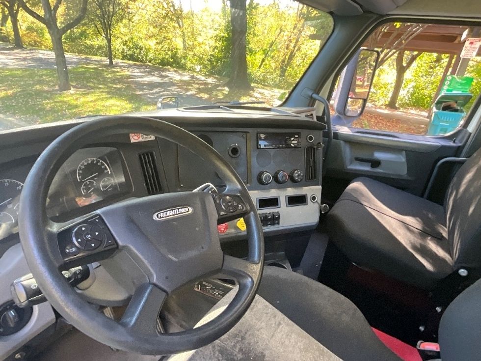 Day Cab Tractor-Heavy Duty Tractors-Freightliner-2020-T12664ST-Wilkes Barre-PA-422,584\n\t\tmiles-$ 49,750 - Image 10