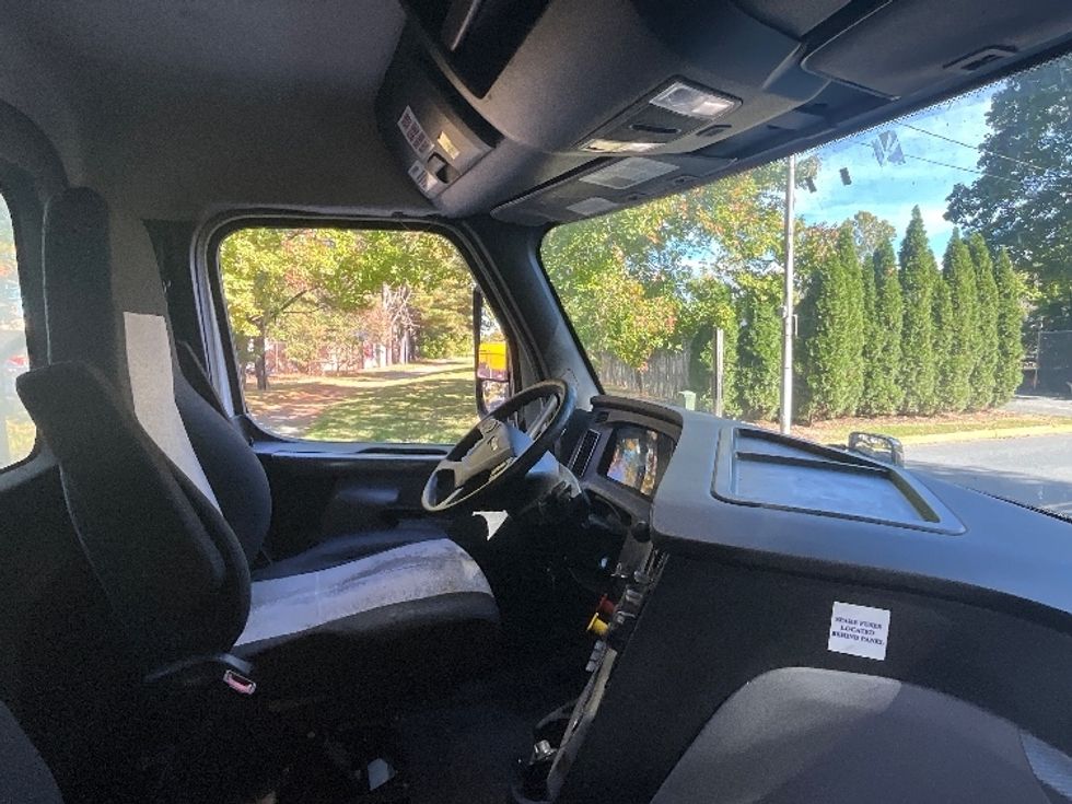 Day Cab Tractor-Heavy Duty Tractors-Freightliner-2020-T12664ST-Wilkes Barre-PA-422,584\n\t\tmiles-$ 49,750 - Image 14