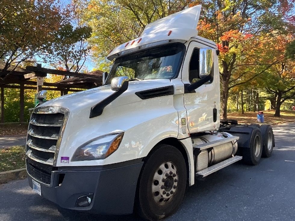 Day Cab Tractor-Heavy Duty Tractors-Freightliner-2020-T12664ST-Wilkes Barre-PA-422,584\n\t\tmiles-$ 49,750 - Image 3