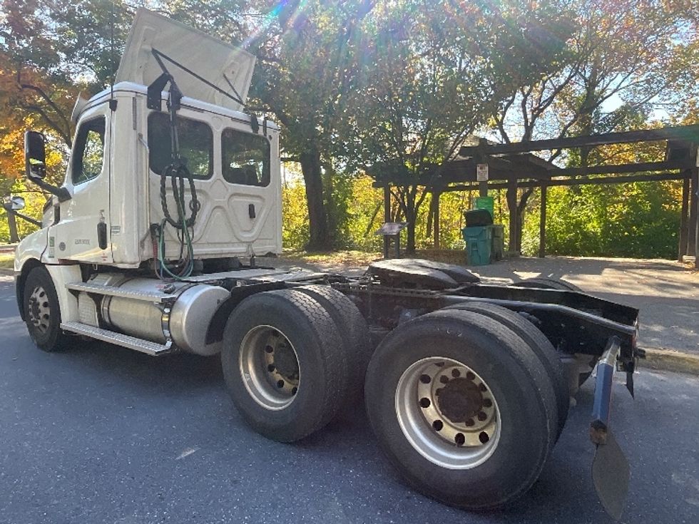 Day Cab Tractor-Heavy Duty Tractors-Freightliner-2020-T12664ST-Wilkes Barre-PA-422,584\n\t\tmiles-$ 49,750 - Image 5
