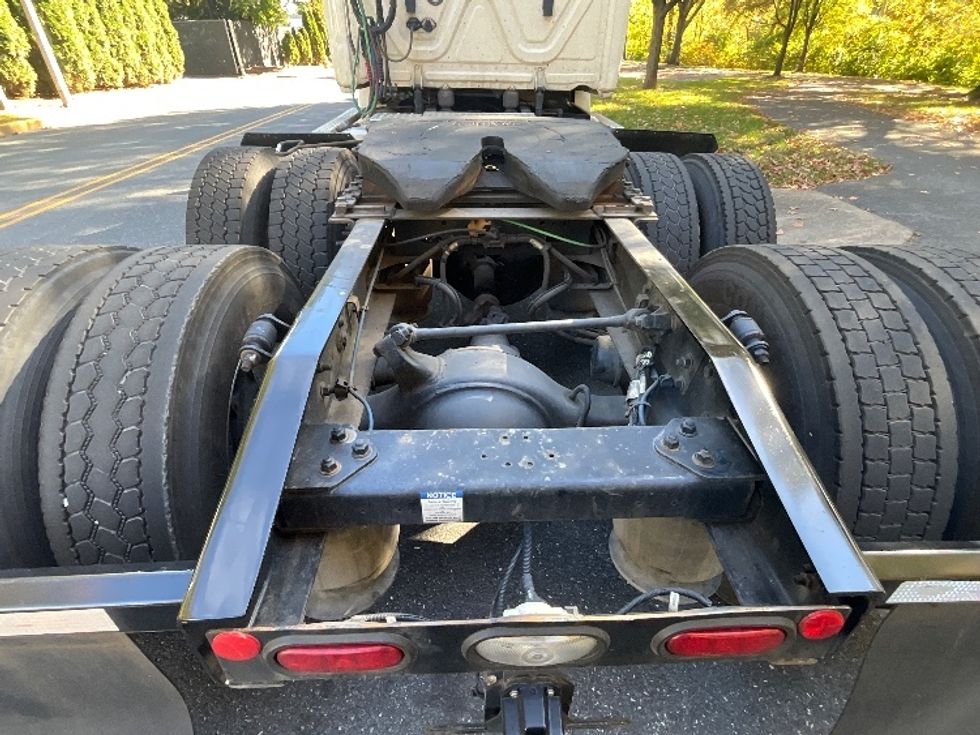 Day Cab Tractor-Heavy Duty Tractors-Freightliner-2020-T12664ST-Wilkes Barre-PA-422,584\n\t\tmiles-$ 49,750 - Image 6