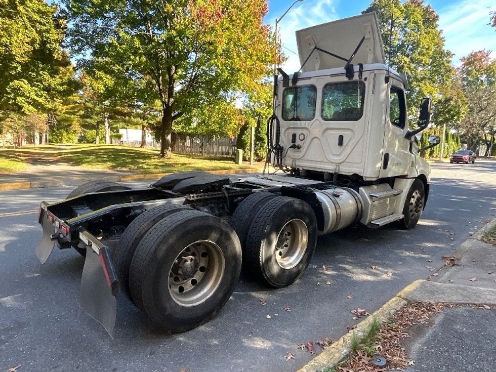 Day Cab Tractor-Heavy Duty Tractors-Freightliner-2020-T12664ST-Wilkes Barre-PA-422,584\n\t\tmiles-$ 49,750 - Image 7