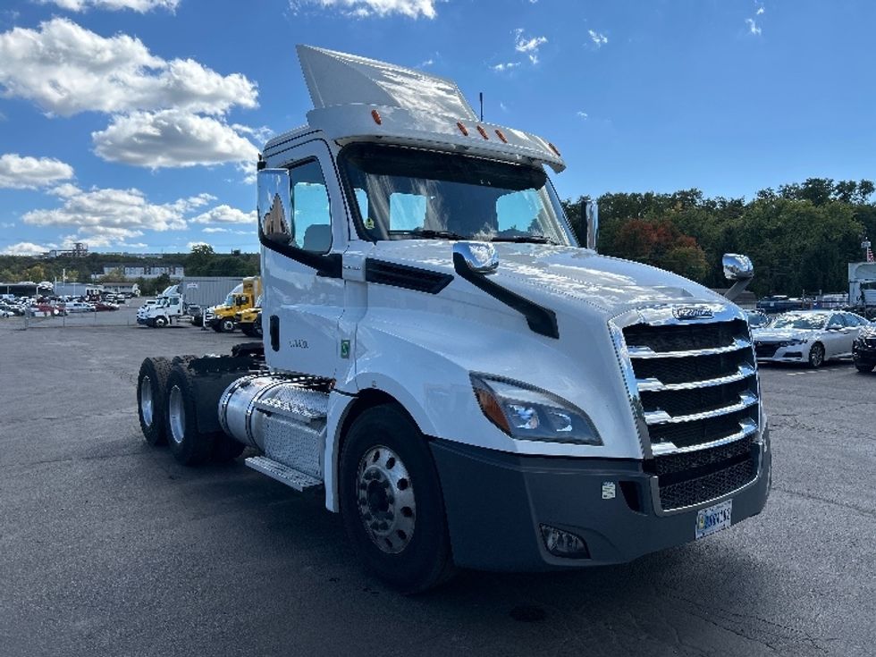 Day Cab Tractor-Heavy Duty Tractors-Freightliner-2020-T12664ST-Wilkes Barre-PA-426,853\n\t\tmiles-$ 49,500 - Image 1